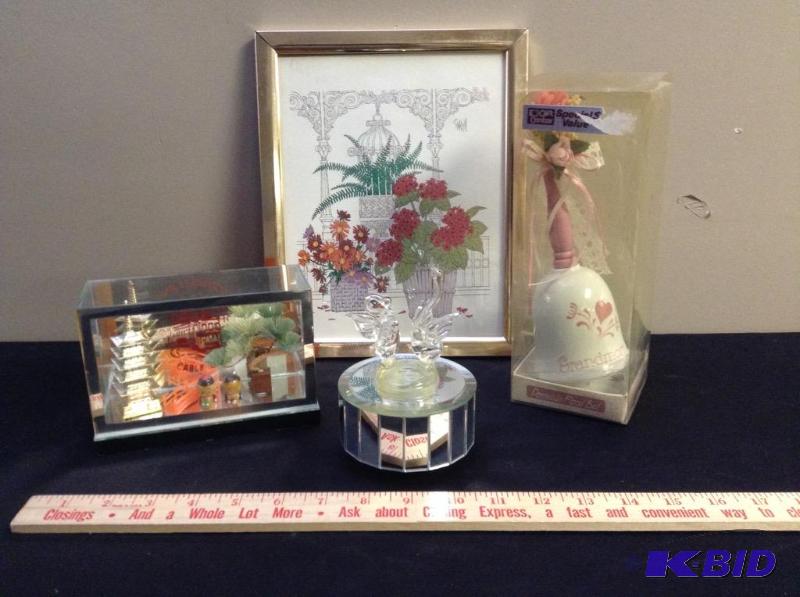 lot 74 image: Decorative Knick Knacks