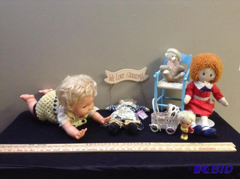 lot 82 image: Collection Dolls