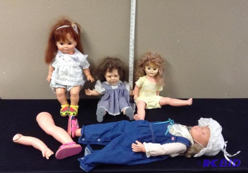 lot 83 image: 4 Childs Dolls