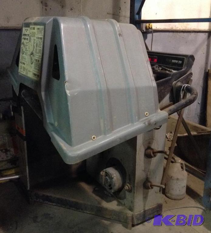 lot 103 image: Nortron 7300 Computer Wheel Balancer