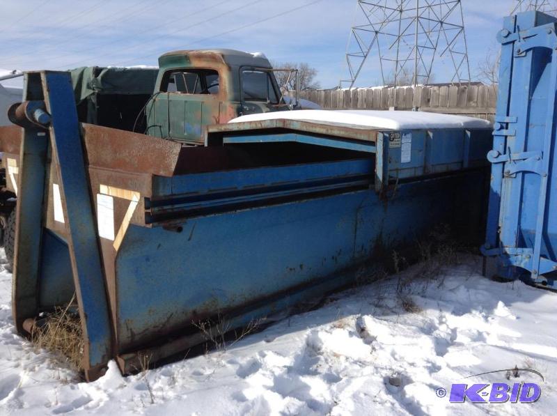lot 135 image: Large Roll-Off Dumpster