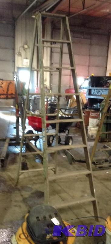lot 33A image: Werner 8 Foot Wooden Ladder