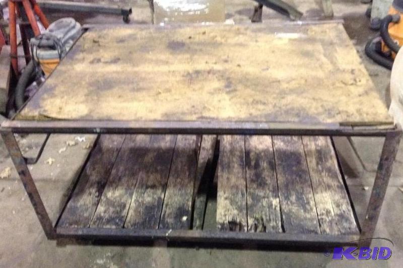 lot 34 image: Heavy Duty Industrial Rolling Work Bench with Storage