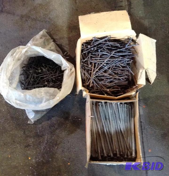 lot 45 image: Lot of Nails & Screws