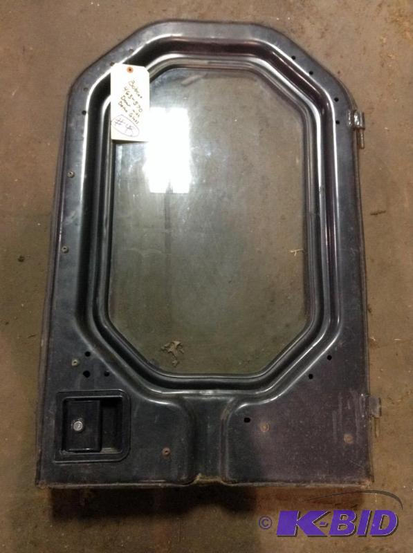 lot 48 image: Bobcat 463 or S70 Door & Glass