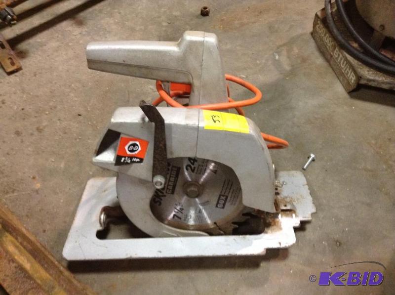 lot 58 image: Black & Decker 7 14 Circular Saw