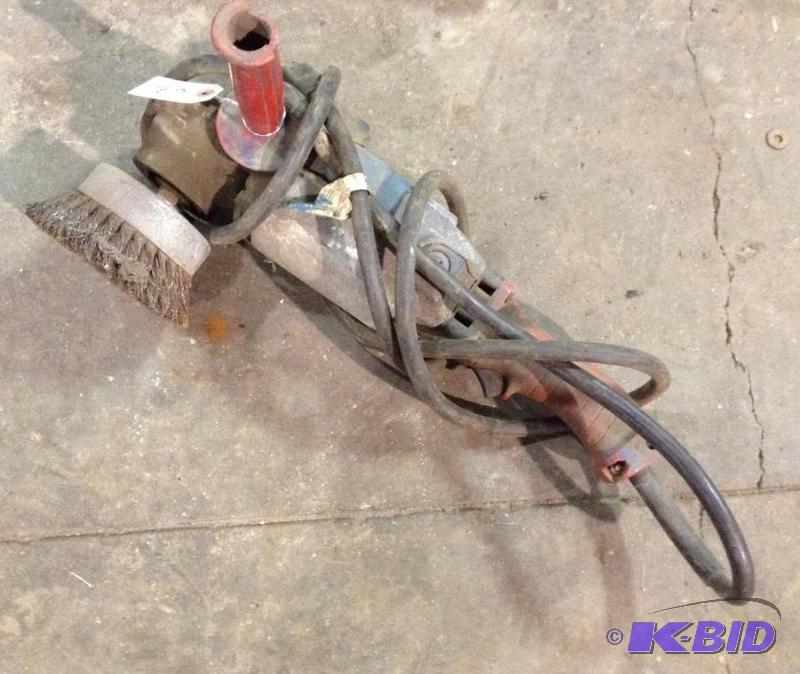 lot 67 image: Milwaukee Heavy Duty Sander