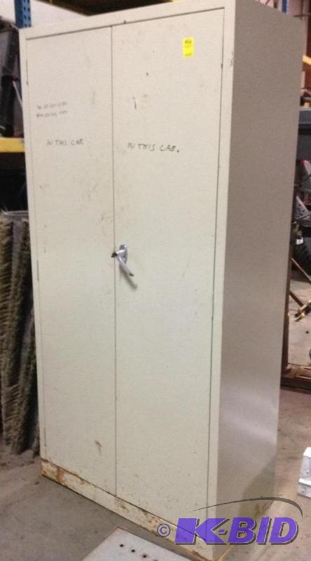 lot 94A image: Metal Storage Cabinet & Empty Parts Container