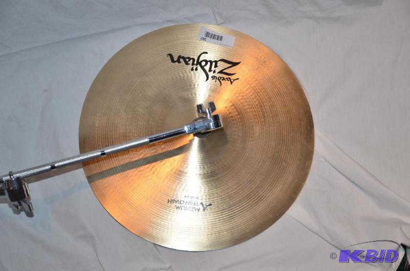 lot 107 image: Zildjian cymbal, 14" medium thin crash w...