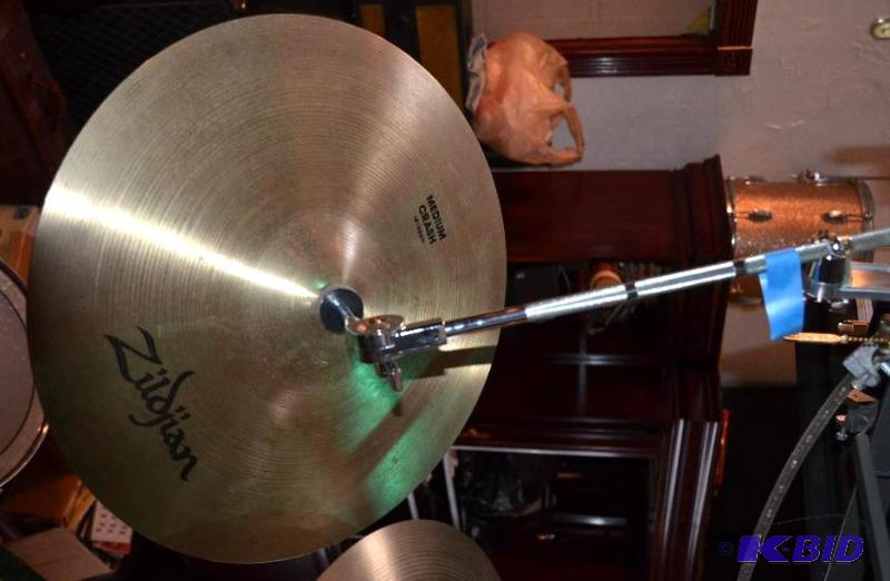lot 123 image: Zildjian Medium Crash 18" cymbal...