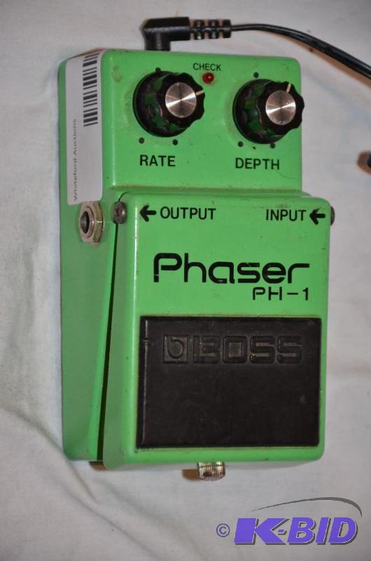 lot 128 image: Boss Phaser PH-1 guitar foot peddle...