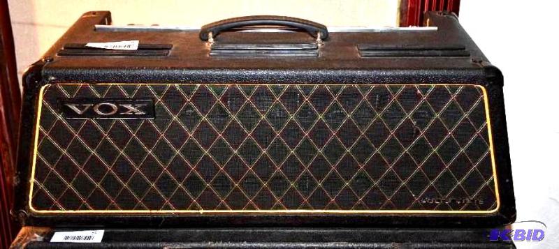 lot 16 image: VOX Westminster model V1182 amplifier, powers...
