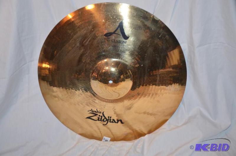lot 167 image: Avedis Zildjian A custom crash 20" 51cm ...