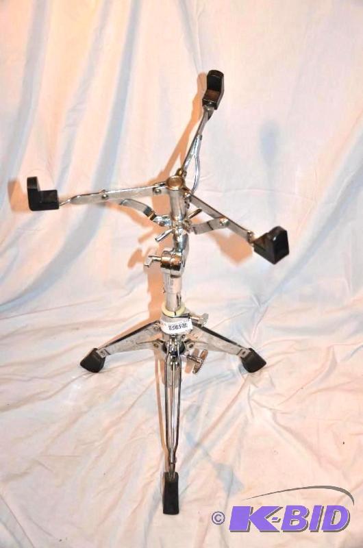 lot 175 image: Ludwig drum stand WA12...