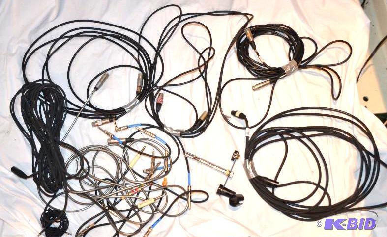 lot 191 image: Microphone & guitar cables...