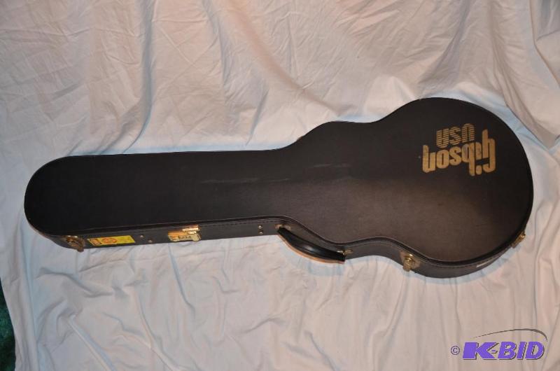 lot 215 image: Gibson Guitar case 43x16x5"...