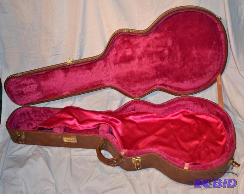 lot 216 image: Gibson guitar case 47x20"...