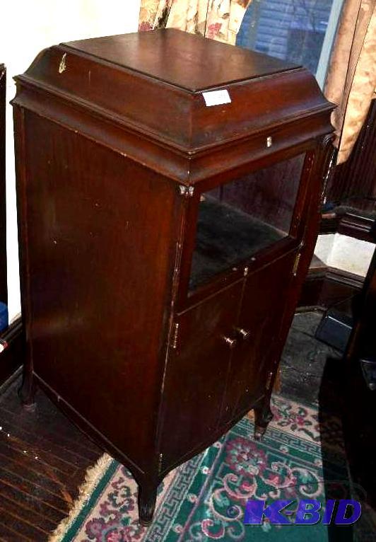 lot 25 image: Antique Victrola case with modern turn table ...