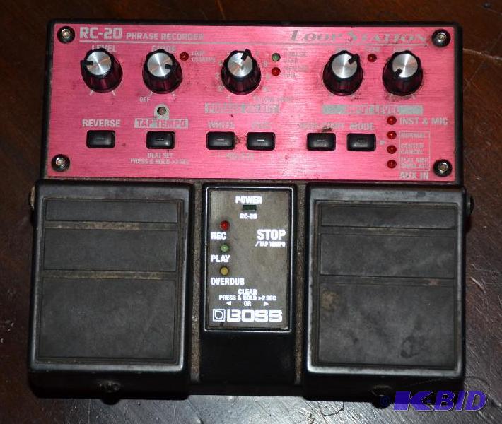 lot 29 image: Boss RC-20 Loop Station looper effects pedal...