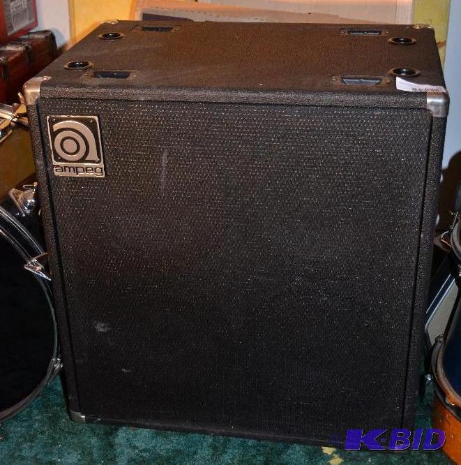 lot 31 image: Ampeg SVT-410E speaker cab...