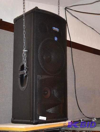 lot 33 image: One Mackie Active speaker SR1530, use as PA S...