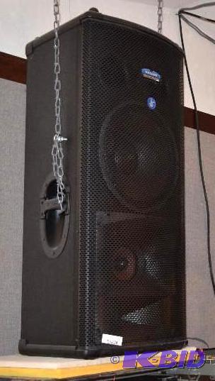 lot 33A image: One Mackie Active speaker SR1530, use as PA S...