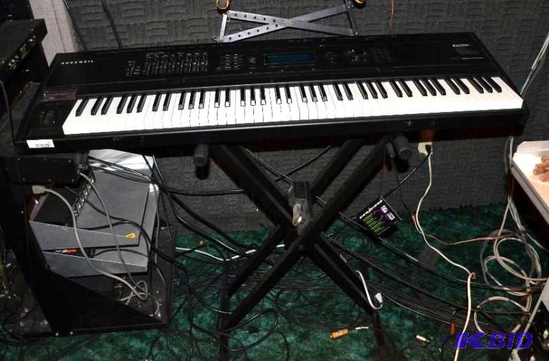 lot 35 image: Kurzwell K2500XS keyboard with stand Extreme ...