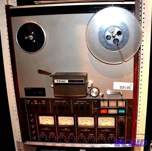 lot 37 image: Vintage TEAC A-3440 4 channel reel to reel re...