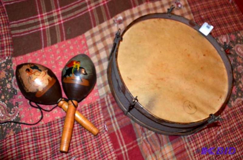 lot 50 image: Vintage drum 12x5 & maracas...