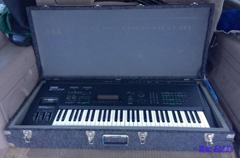 lot 5A image: Yamaha SY77&nbspsynthesizer keyboard.&nbspT...