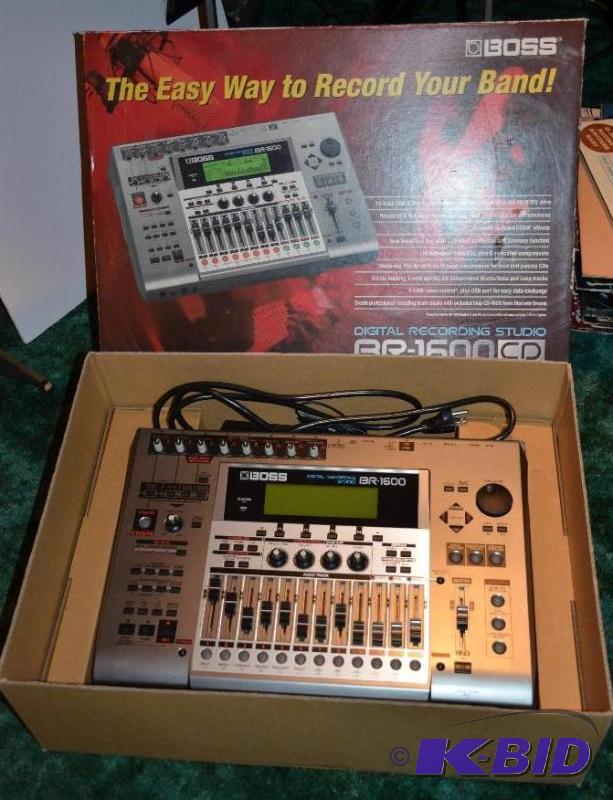 lot 80 image: Boss BR-1600 digital recording studio...