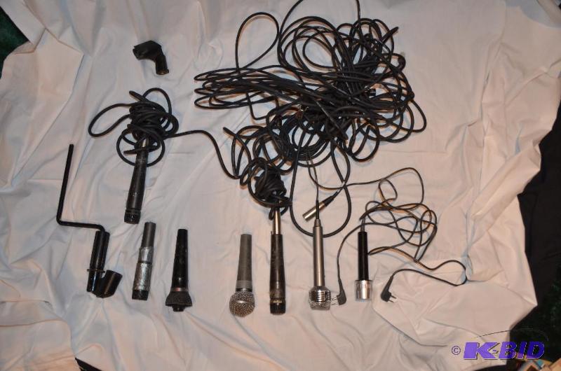 lot 93 image: 7 microphones Sony F265 Sony F500S Shure SM58...