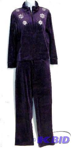 lot 15 image: Womens Purple Sweat Suit - Size is XXXL - Has...
