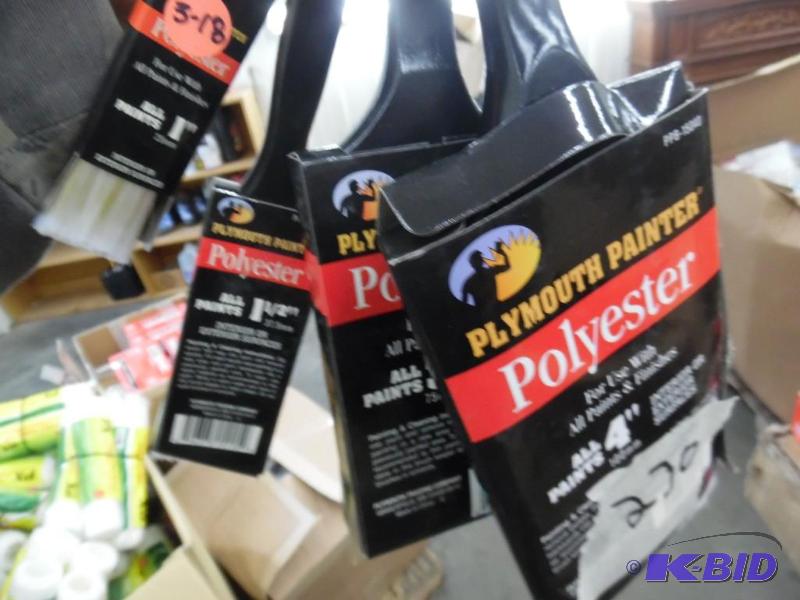 lot 10 image: Paint brushes