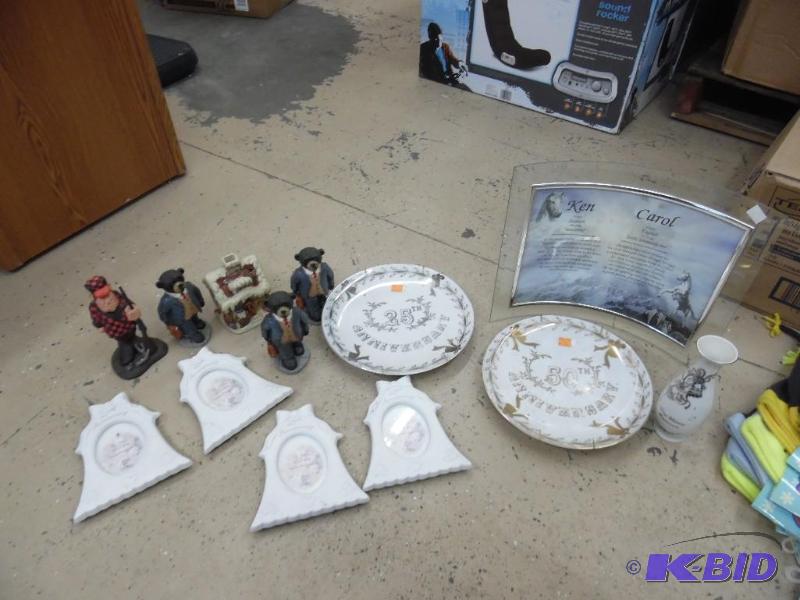 lot 22 image: Misc. Knick Knacks