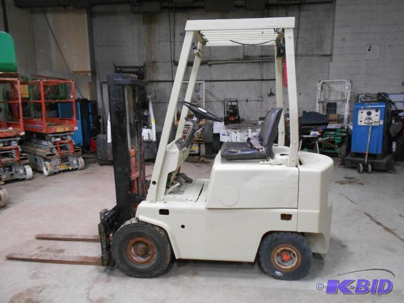 lot 12 image: Clark Gas Powered Forklift. NO RESERVE