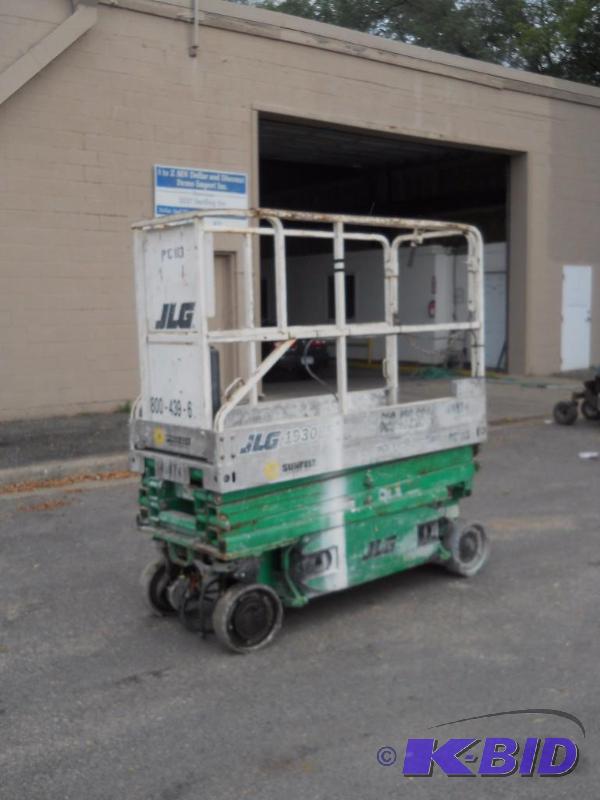 lot 9 image: 2005 JLG 1930 ES Scissorlift 19 Deck Height.