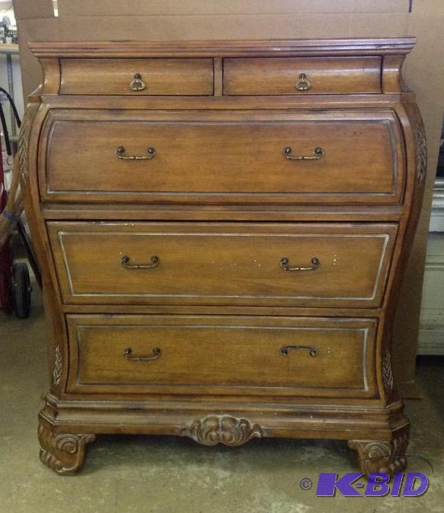 lot 1 image: Gorgeous DresserDesk
