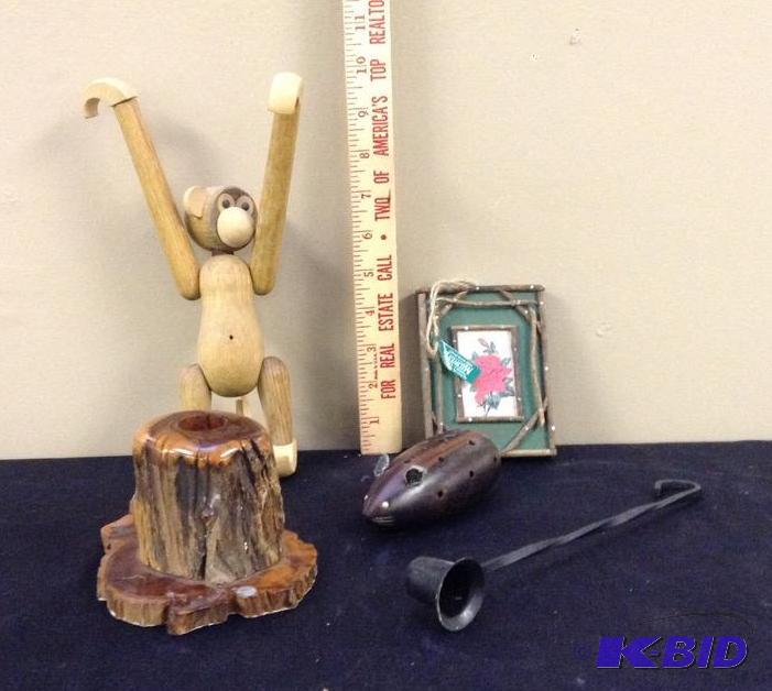lot 103 image: More Decor Variety