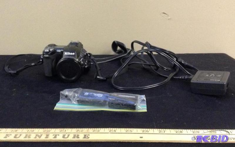 lot 105 image: Nikon Coolpix 5700 Digital Camera