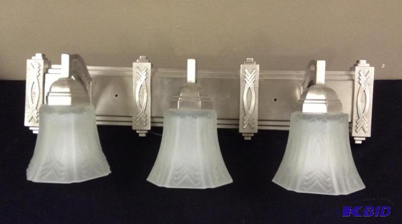 lot 119 image: Silvertone & Frosted Glass Light Fixture