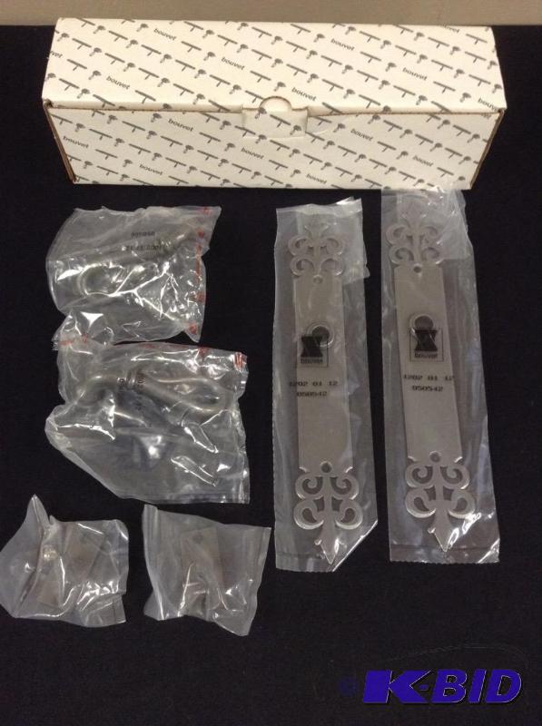 lot 12 image: Designer Bouvet Single Interior LH Door Handle