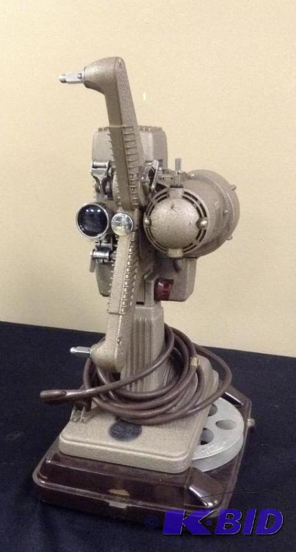 lot 123 image: Vintage Revere Model 48 Movie Projector