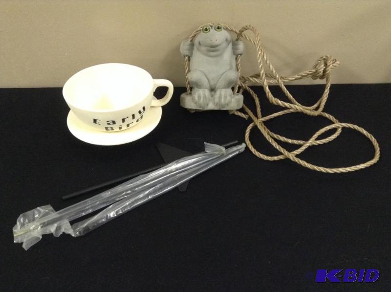 lot 14 image: Teacup Bird Feeder & Swinging Frog