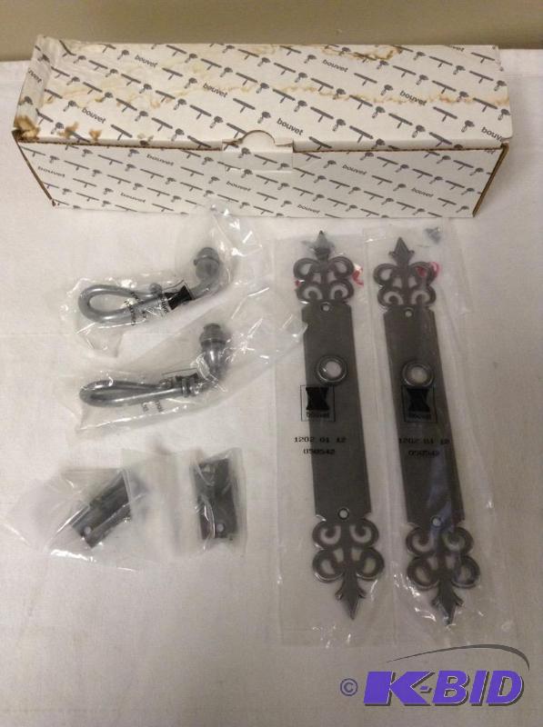 lot 16 image: Designer Bouvet Single Interior RH Door Handle