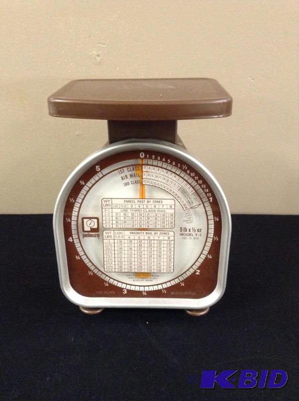 lot 51 image: Vintage Pelouze Model Y-5 Postal Scale