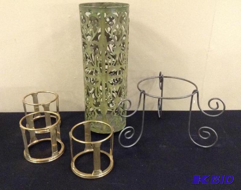 lot 57 image: Metal Home Accent Pieces