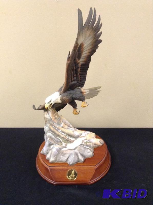 lot 78 image: Gorgeous Ted Blaylock Lord of the Skies Bald Eagle Statue