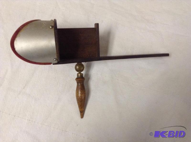 lot 9 image: Vintage Wood Stereoscope Card Viewer
