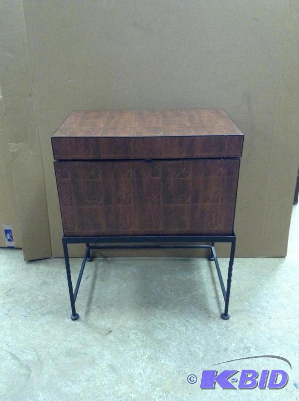 lot 92 image: Brown Chest Metal Stand